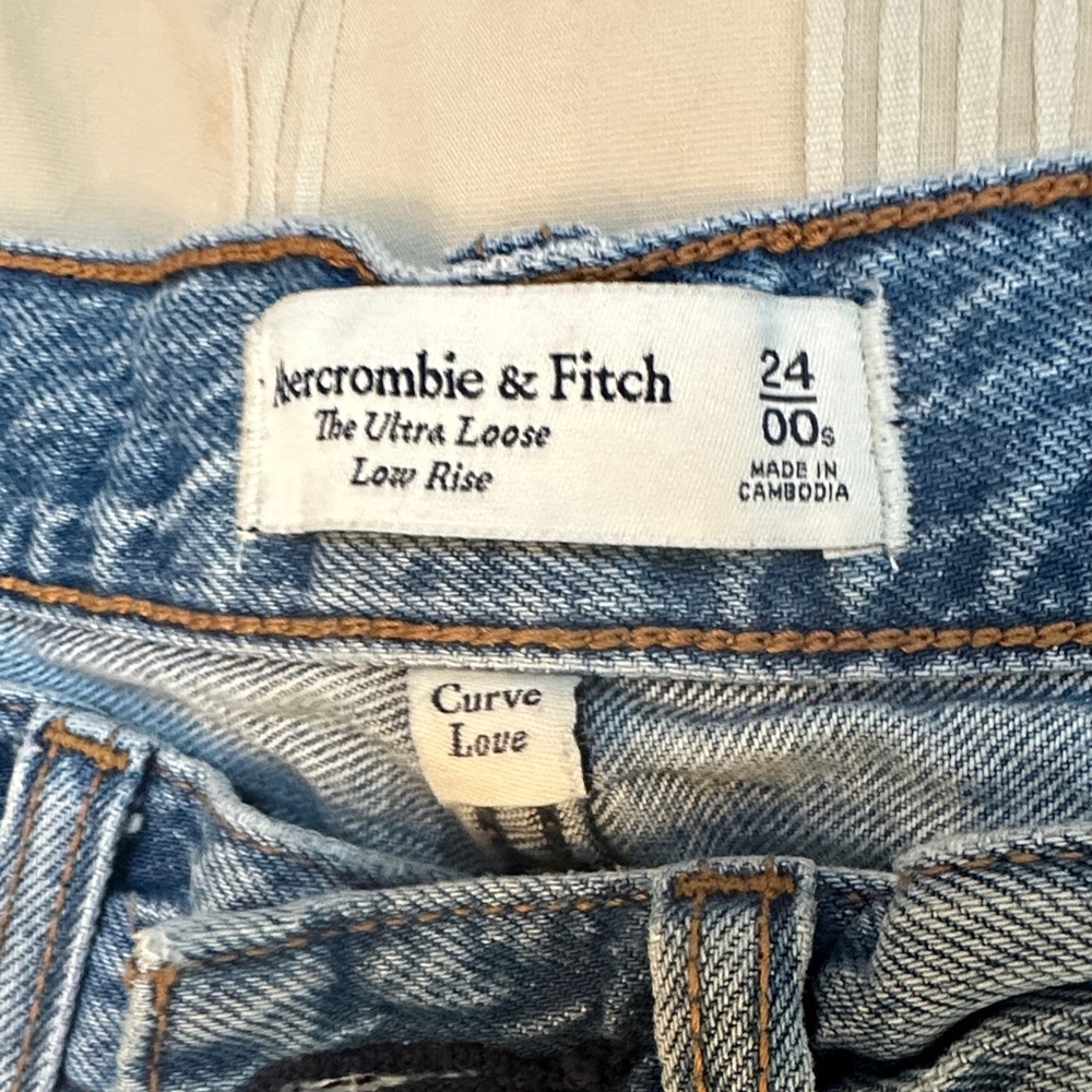 Abercrombie & Fitch Ultra Loose Low Rise Jeans - Light Blue